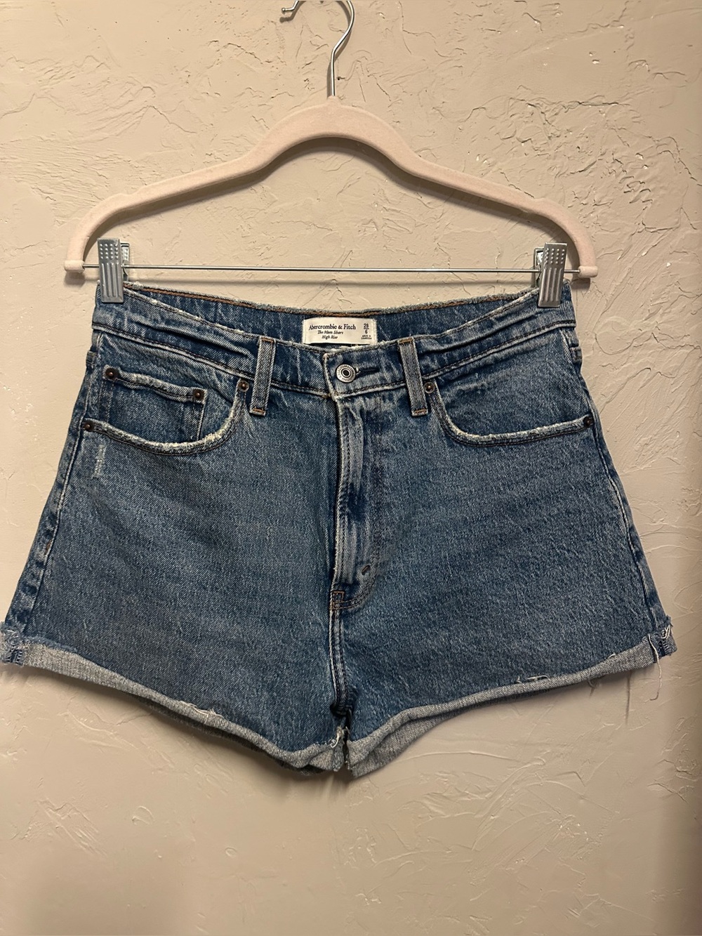 Abercrombie & Fitch Curve Love High Rise Mom Short - size 28